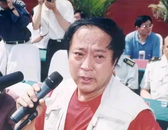 牛群终于坦白真相!说出不再与冯巩合作的原因,每到春晚必出事