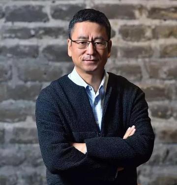 事实证明,“跌落神坛”的白岩松,已经走上了另一条大道
