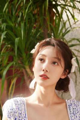 尹秀(搭档新人时期的龚俊，王子璇笑称“像同学”｜演员新势力)