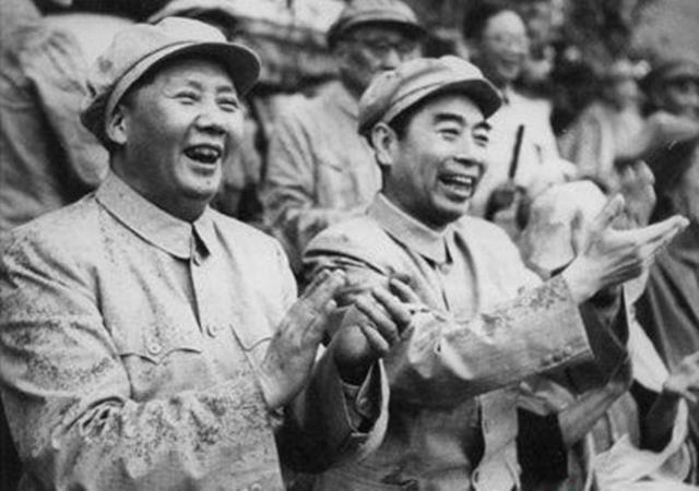 侯宝林用相声逗得毛主席哈哈大笑,主席大赞:侯先生,再来一个