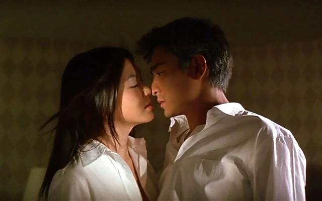 曾拍摄多部“三级片”，她比柳岩还性感，如今42岁依然美的像少女
