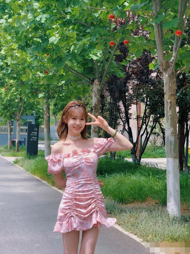 青春无敌!美女主播吴迪元气满满 颜值能力俱佳引关注