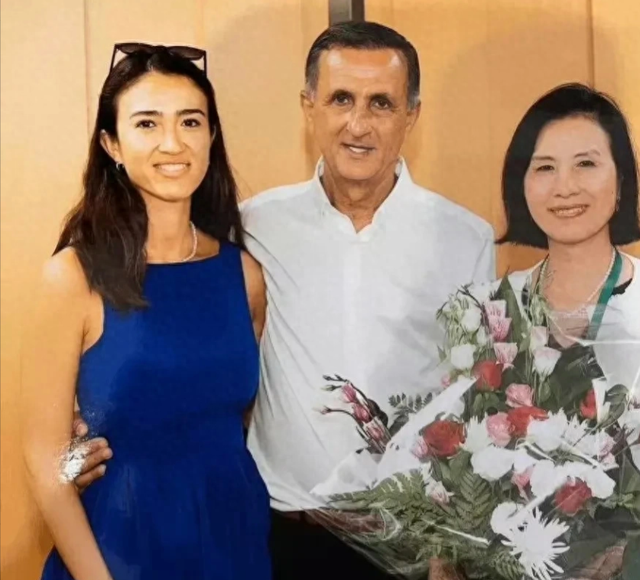 这一次,以色列籍女子诺雅和她的母亲李春红,被网友扒了个底朝天