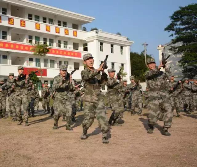 你可以没听过这样的军歌，但不能不知道这些催泪的歌词