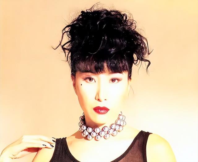 “暗夜玫瑰”李华月,三年连拍11部三级片,现状如何?