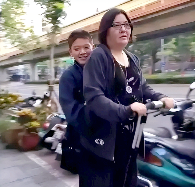陈宝莲之子邱煌祎:心痛生母早逝,恩怨如风亲情有泪