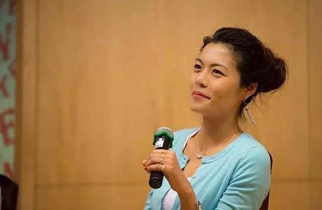 复旦美女教授陈果,从受人敬仰到跌落神坛,两字之错能被原谅吗?