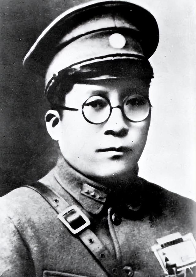 这三位共产党员均出自军阀世家：她曾获朱德赐名，却遭亲大伯杀害