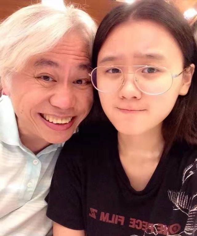 爷孙恋现状:两人已经住在一起,余生相依为命,正在考虑要孩子
