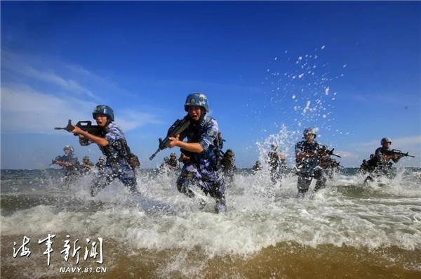 大海就是练兵场,也是我海军陆战队的战场