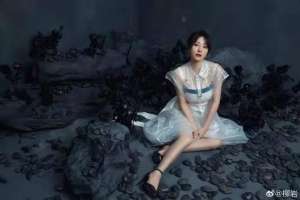 柳岩图片一件不穿(柳岩”穿泳装上街“：借”胸“上位，这个梗还要被人调戏多久？)