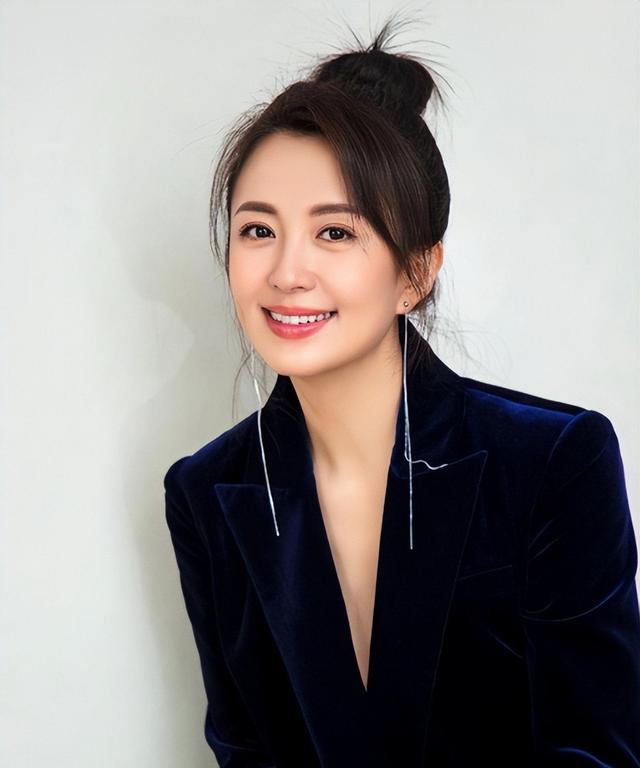 杨童舒:和老公相爱至今,我不是于和伟的老婆,老公是普通商人