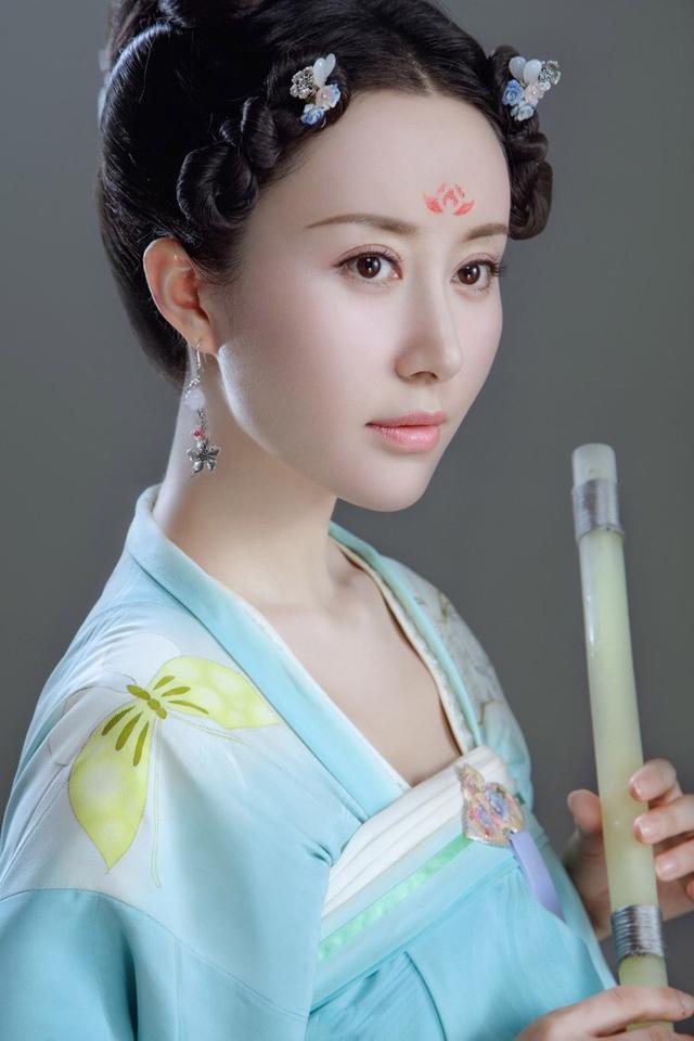 舒畅《大唐荣耀》饰 慕容林致，蕙质兰心，生性温婉、善良、端庄