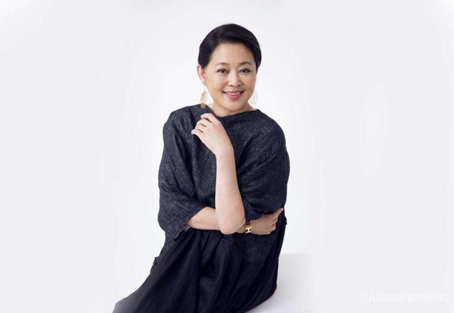 1996年,陈凯歌对倪萍说:你是好女孩,但她怀孕了,转身就娶陈红