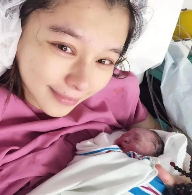 一脱成名的徐若瑄,如今被爆身患癌症,曾经为嫁富豪打300针保胎