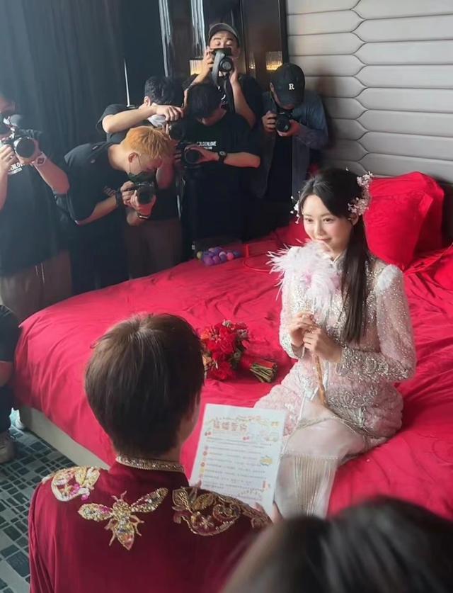 网红情侣志扬越心结婚!婚礼温馨精致排场大,相恋6年颜值很般配