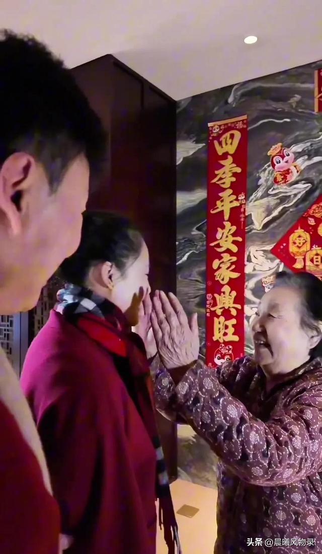 耿为华携新婚娇妻甜蜜回乡过年：幸福溢于言表，羡煞旁人