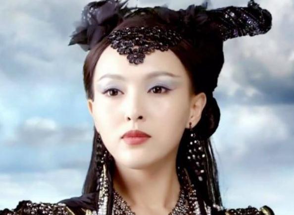 同是出演魔女,陈钰琪,唐嫣,赵丽颖,都没她惊艳