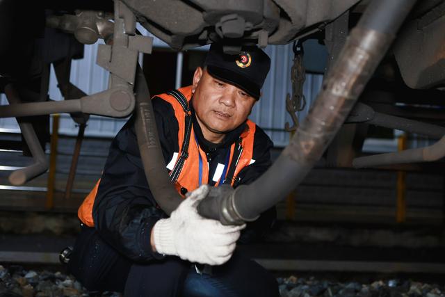 哪有什么岁月静好,只是有人替你负重前行!他们让这句话具象了