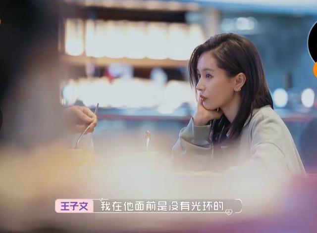 王子文首承认有孩子,晒合照表白儿子,经纪人表示其生父身份保密