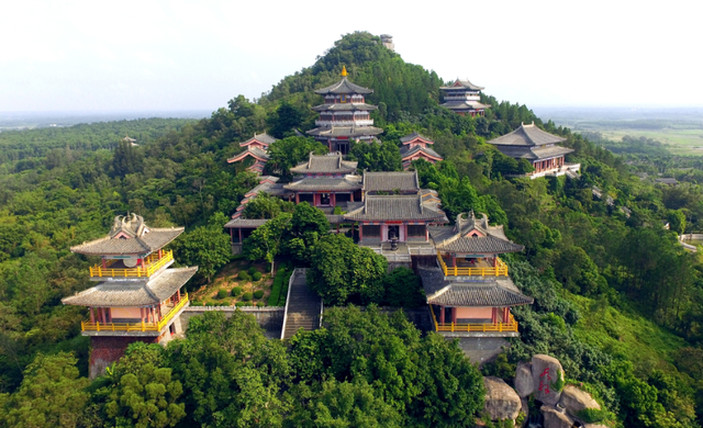 19年被绑架的陆万祯有多壕?道长父亲3.75亿包山头,母亲15家公司