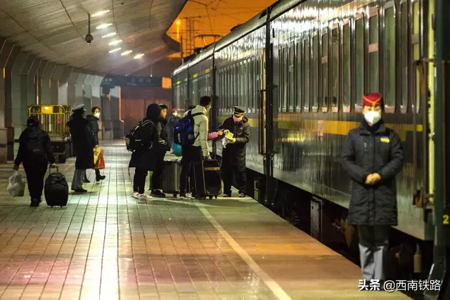 列车长顾雪峰:危难时刻,我不上谁上?