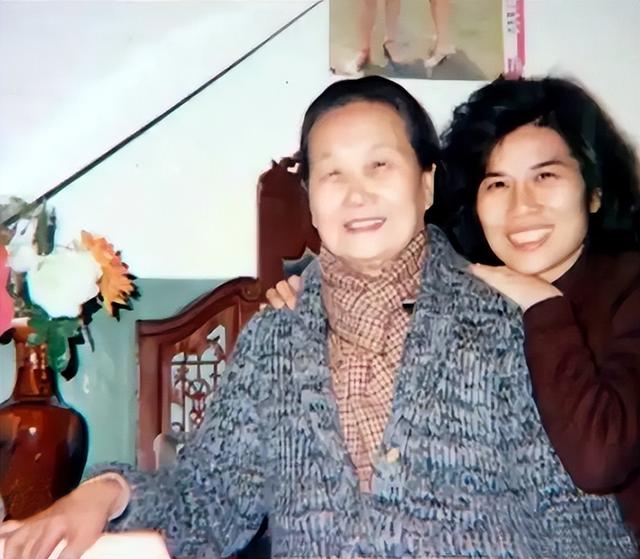 “铁娘子”董明珠:丈夫早逝至今单身,她也有普通妈妈的烦恼