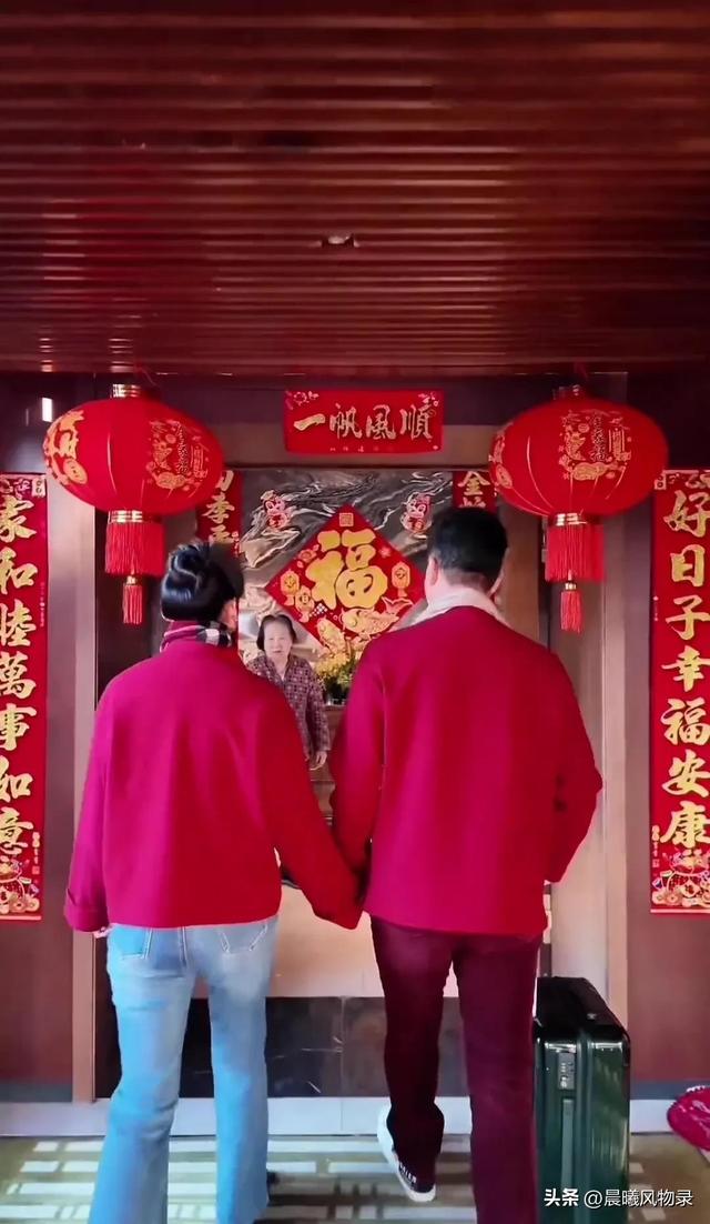 耿为华携新婚娇妻甜蜜回乡过年：幸福溢于言表，羡煞旁人