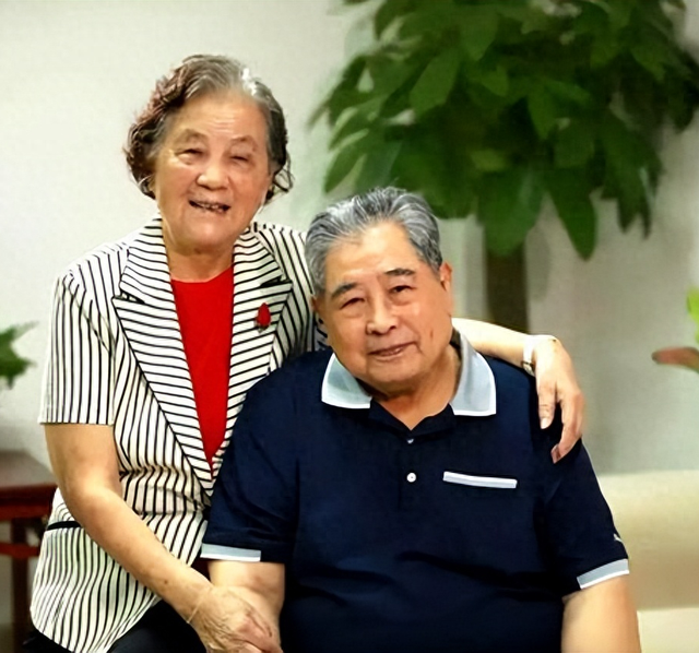 著名演员张良:与爱妻王静珠共过生死患难,他老年给妻子打工