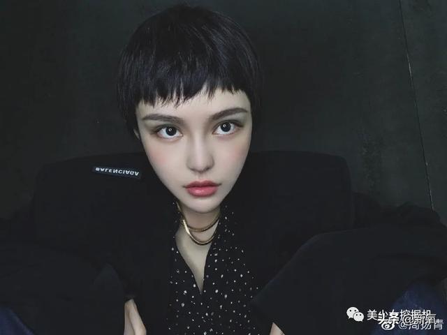 雪梨半夜在家偷笑是为何?