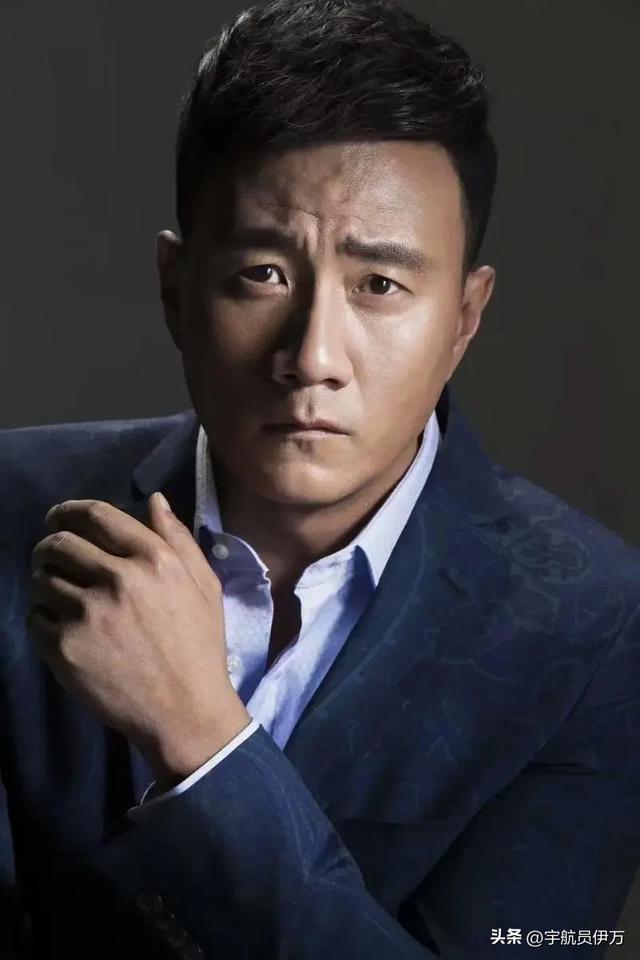 兜来转去,原来胡军的父母是他们夫妻俩!难怪能红遍大江南北