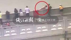 艳门照图片(这张“不雅照”，走红了)