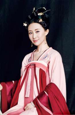 慕容林致(舒畅《大唐荣耀》饰 慕容林致，蕙质兰心，生性温婉、善良、端庄)