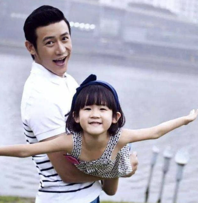 陆毅14岁大女儿获赞最美星二代,才艺令人惊艳,四口人共用一张脸