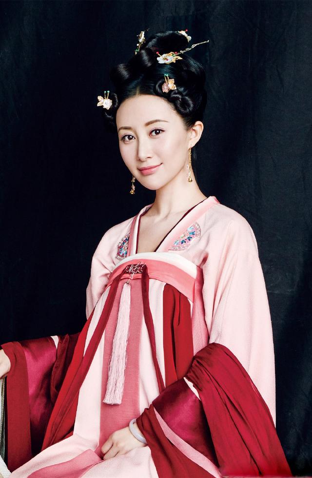 舒畅《大唐荣耀》饰 慕容林致，蕙质兰心，生性温婉、善良、端庄