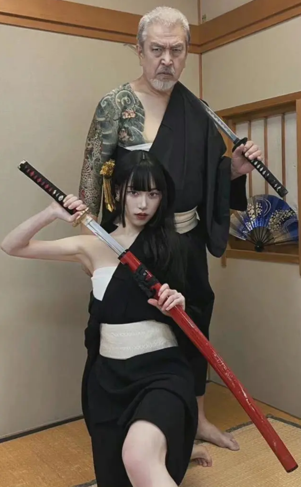 日本痴汉偷拍女生裙底刚被放,欲切腹自杀又被抓:违反铳刀法