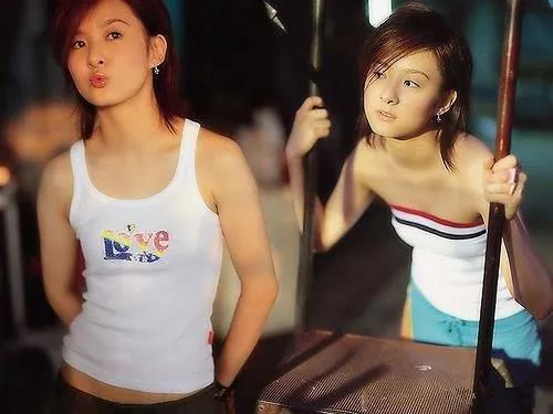 恋上51岁已婚大叔,32岁的香港女星当街失态,为爱着了魔?