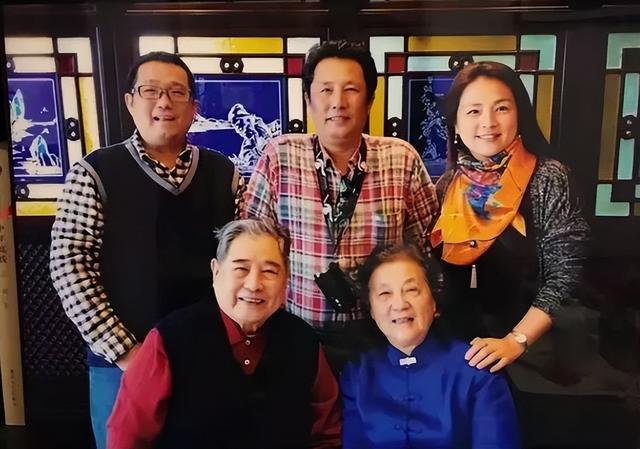著名演员张良:与爱妻王静珠共过生死患难,他老年给妻子打工