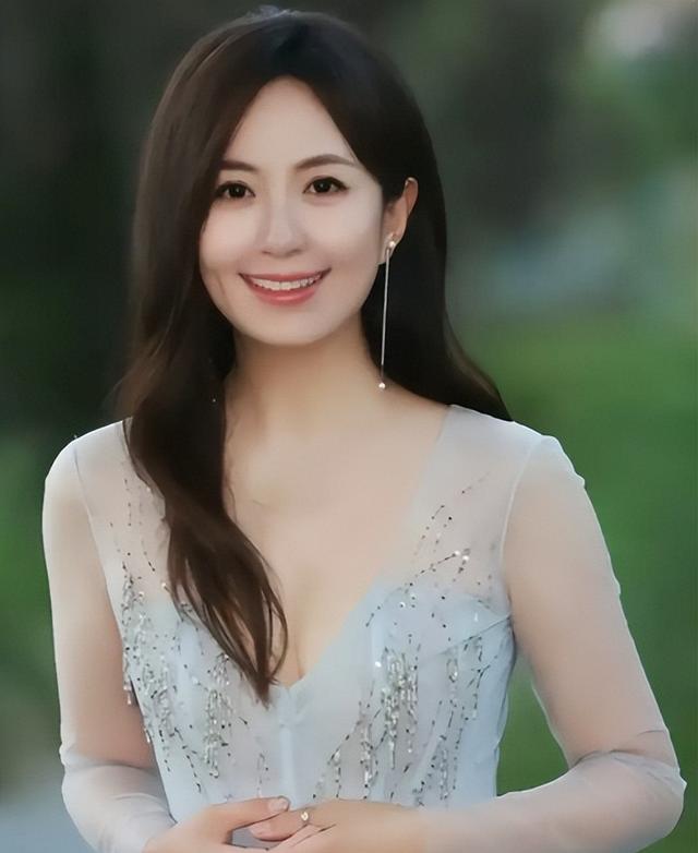 杨童舒:和老公相爱至今,我不是于和伟的老婆,老公是普通商人