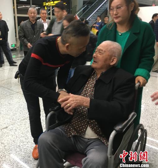 跨越海峡29年的等待 江西籍99岁赴台老兵陈竹生回乡团圆(图)