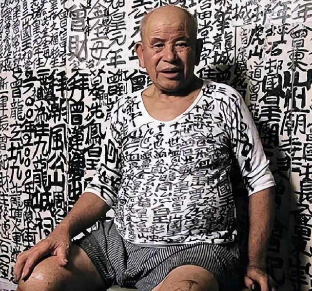 “九龙皇帝”曾灶财:称香港是自家封地,坚持涂鸦宣示主权50多年