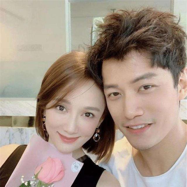 恭喜!陈乔恩艾伦登记结婚,42岁的陈乔恩现场大喊四字全程带笑