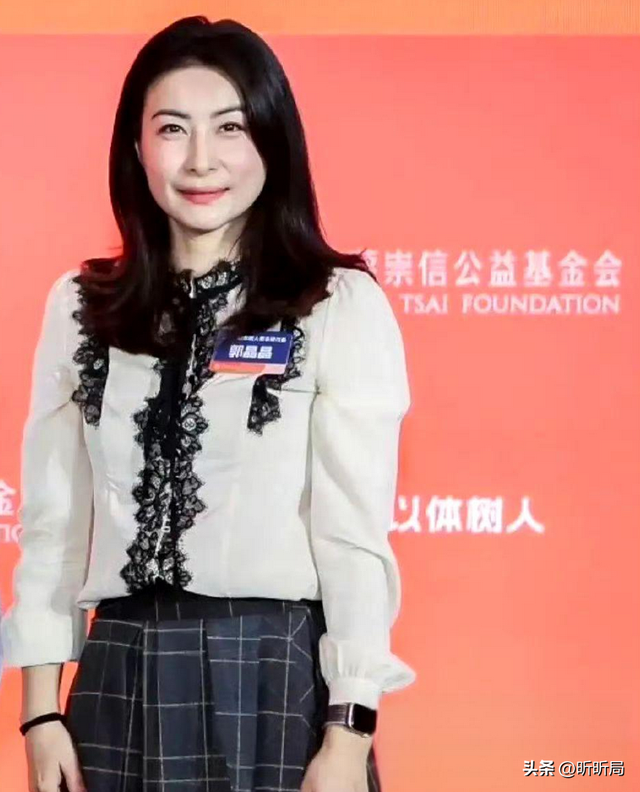 看清楚了郭晶晶的四重身份后,终于明白霍启刚为何非她不娶了