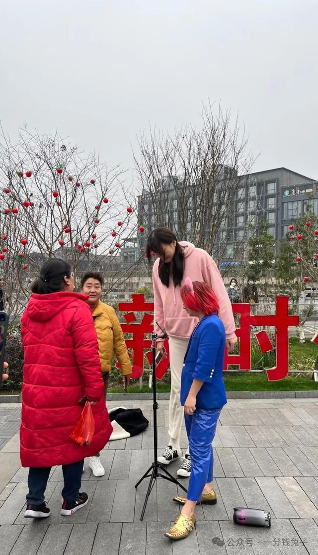 湖南女巨人|23岁高2.3米网红流感病逝 父拒领骨灰