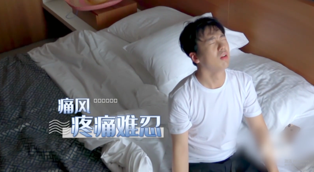 29岁小伙双手变形如“生姜”,此前知名男星疼得起不来床,这病逐渐年轻化…