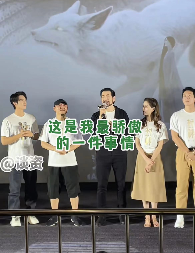 62岁费翔首回应美国国籍,诚挚发言获满堂喝彩,长居英国生活潇洒