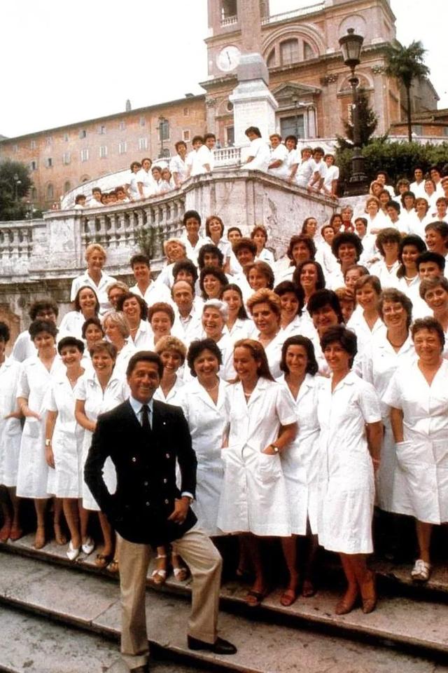 非主流男模登上 VALENTINO 时尚秀场,终于获得了主流的认可