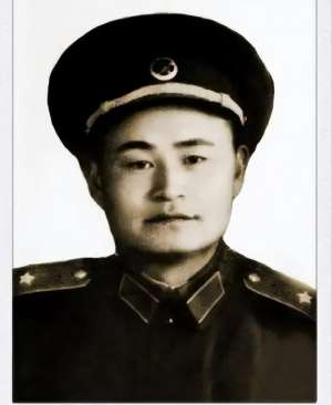 李发(他16岁参加红军，42岁成开国少将，授衔2年后遭部下刺杀身亡)