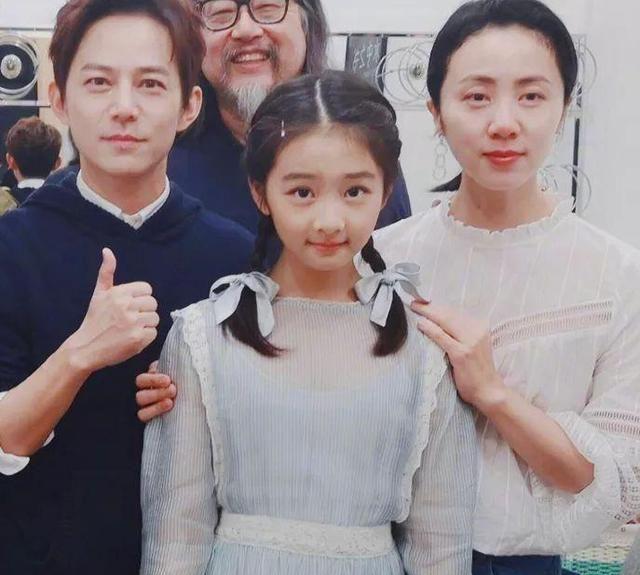 看了邱淑贞、毛阿敏、汪峰这些明星的女儿,才发现遗传是门玄学