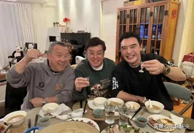 钟镇涛72岁生日时在家豪饮